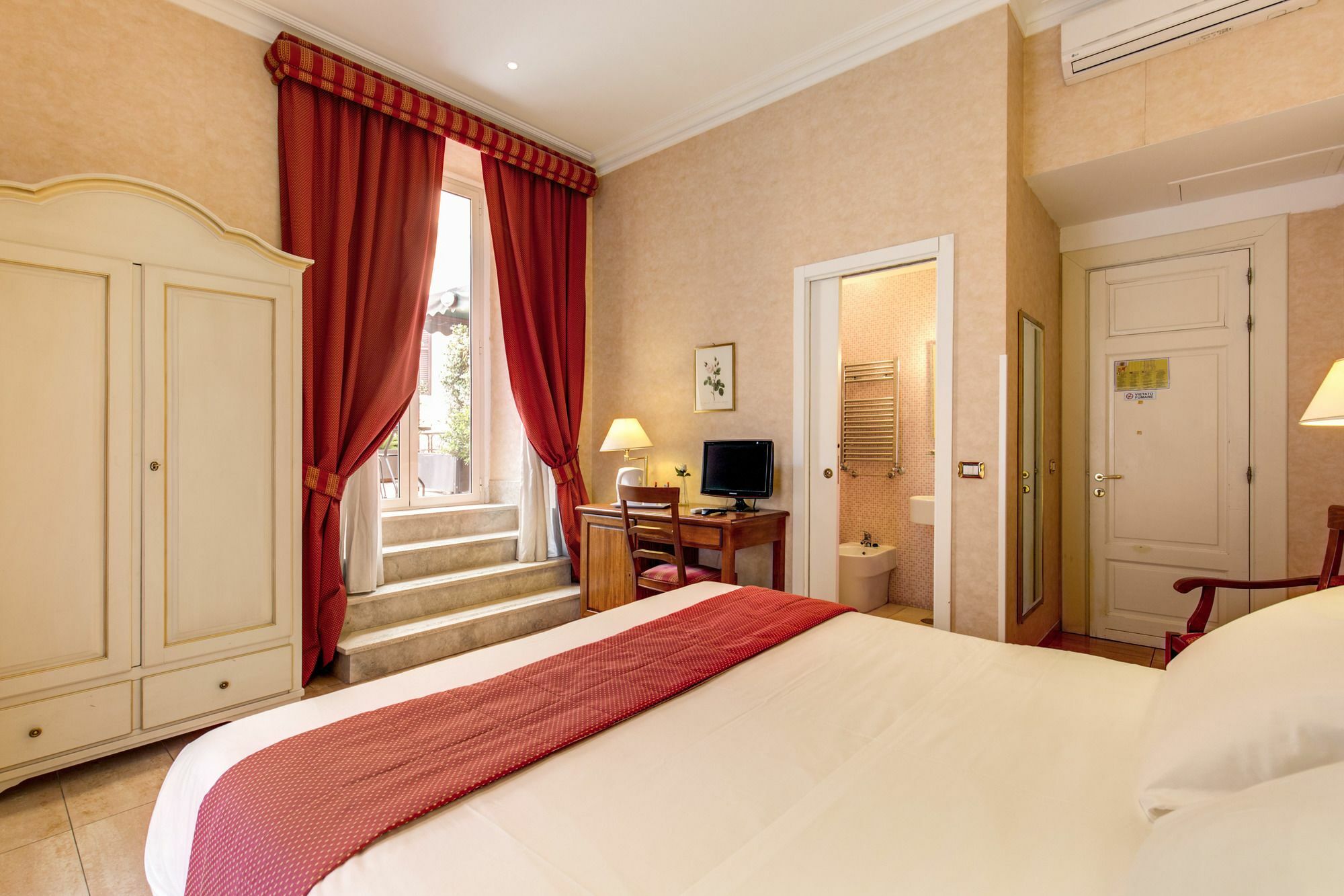 Wrh Suites Рим Экстерьер фото